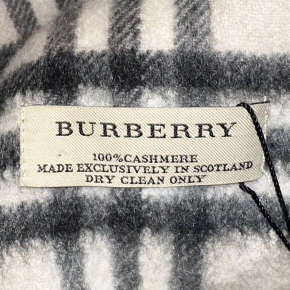 NWT Burberry Nova Check 100% Scottish Cashmere Iconic Rectangle Fringe Scarf - Picture 3 of 16